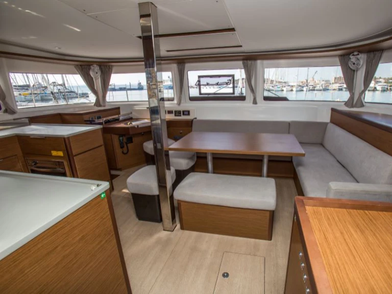 Louer Catamaran avec ou sans skipper Lagoon à Lávrio