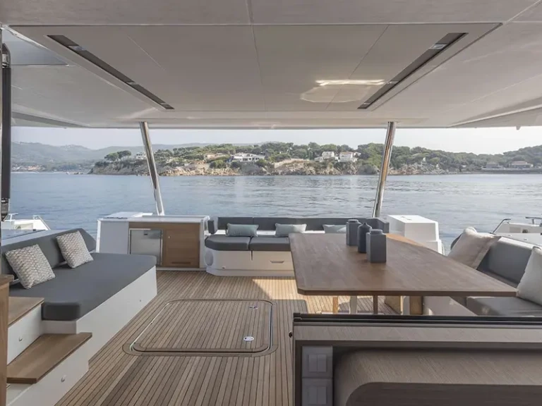 Location à Porto-Vecchio - Fountaine Pajot Samana 59 sur SamBoat