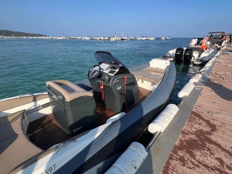 Louer Semi-rigide avec ou sans skipper Lomac à Golfe de Pinarellu