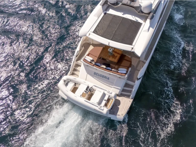 Location bateau Absolute Absolute 70 STY à Golfe de Saint-Tropez sur Samboat