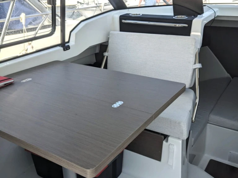 Location bateau Jeanneau Merry Fisher 795 Series2 à Saint-Gilles-Croix-de-Vie sur Samboat
