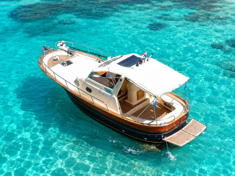 Location à Medulin - Fratelli Aprea Sorrento 7,50 cabinato sur SamBoat