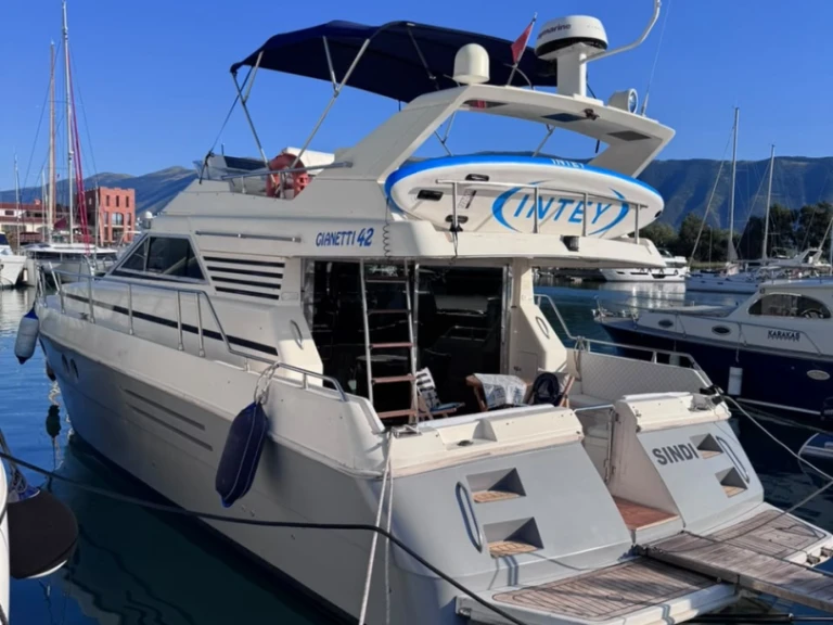 Location Bateau à moteur à Rrethi i Vlorës - Ferretti Altura 39