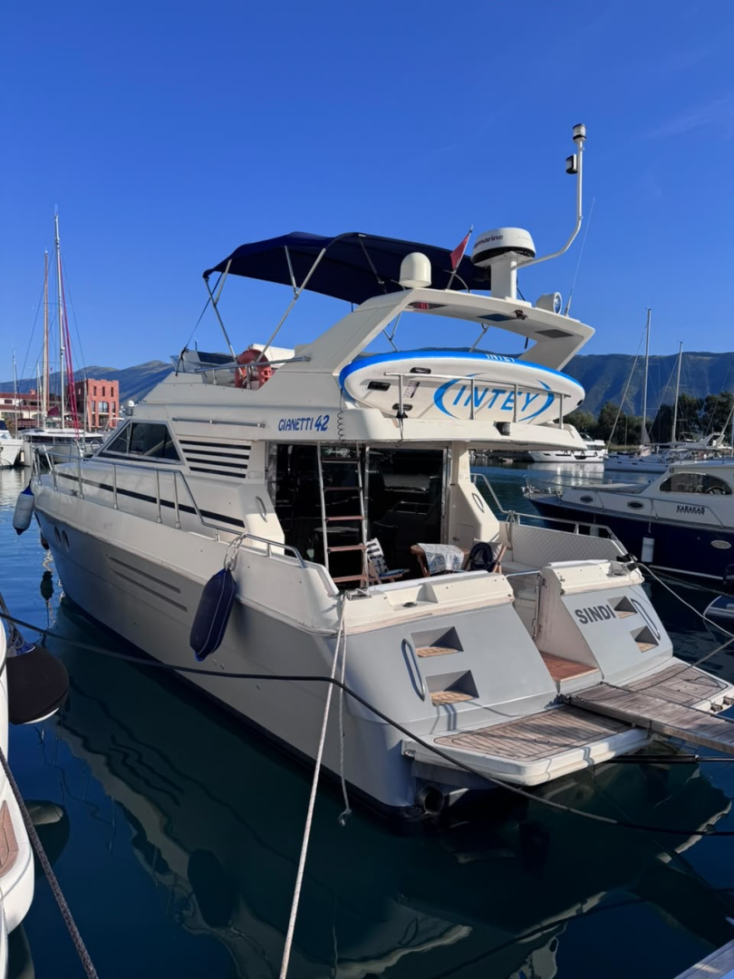 Location Bateau à moteur à Rrethi i Vlorës - Ferretti Altura 39
