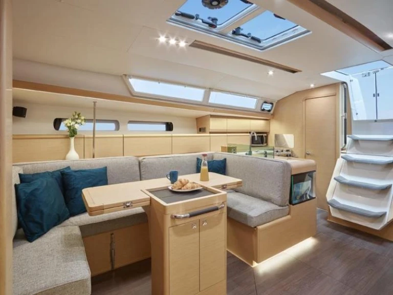 Location bateau Jeanneau Sun Odyssey 449 à Gouviá sur Samboat