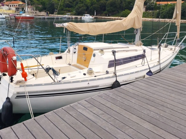Jeanneau Aquila a louer à Cannes