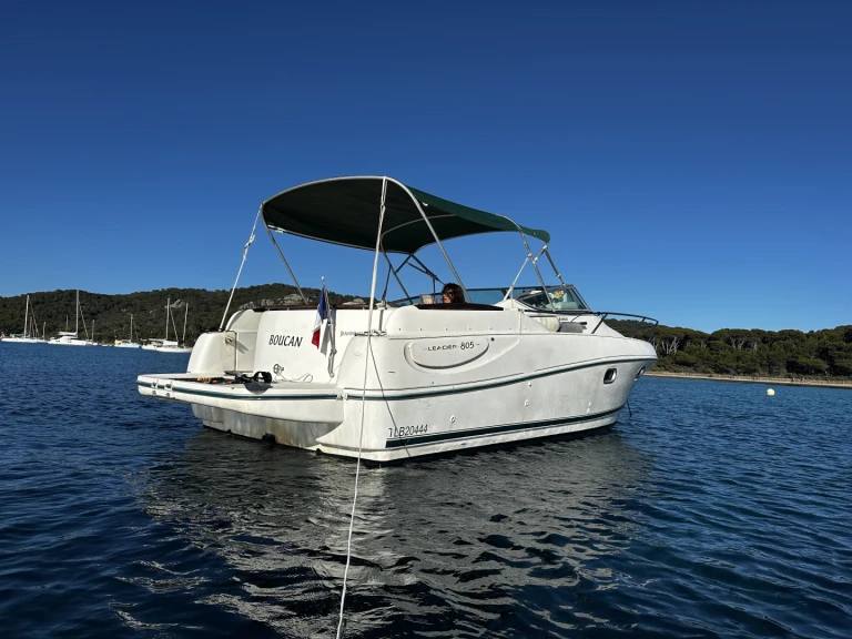 Location Bateau à moteur Jeanneau avec permis