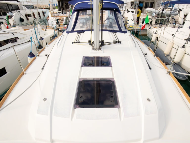 Location bateau Castellammare del Golfo pas cher Oceanis 38.1