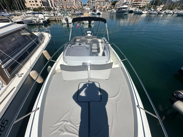 Louez un Jeanneau Cap Camarat 7.5 WA Serie 2 à Cogolin