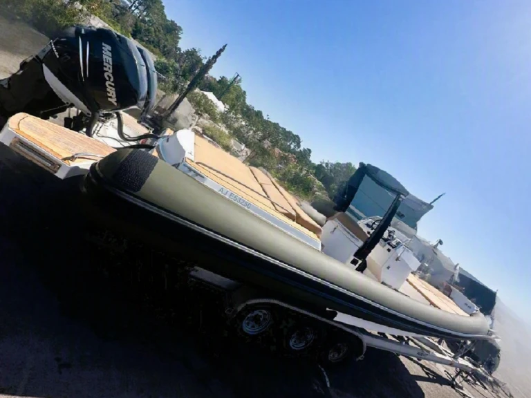 Location Semi-rigide à Porto-Vecchio - cantieri magazzu SPIDER