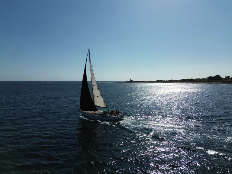 Location à Île de Groix - Jeanneau Sun Kiss 47 sur SamBoat