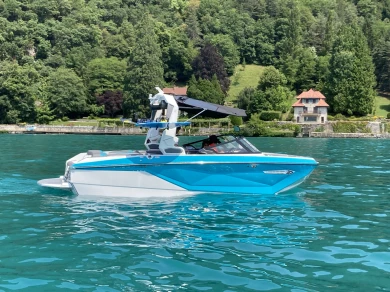 Location Bateau à moteur à Annecy - Nautique Correct Craft g21