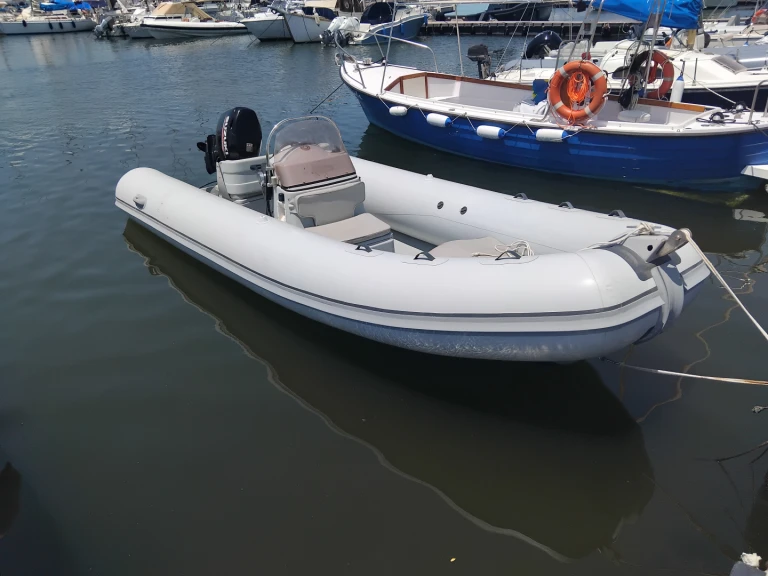 Location Semi-rigide Joker Boat avec permis