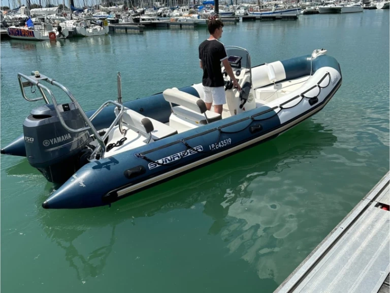 Location Bateau à moteur à La Rochelle - Bombard Sunrider 650