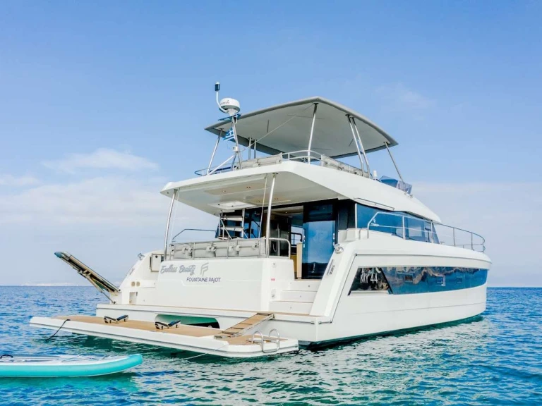 Location Yacht Fountaine Pajot avec permis