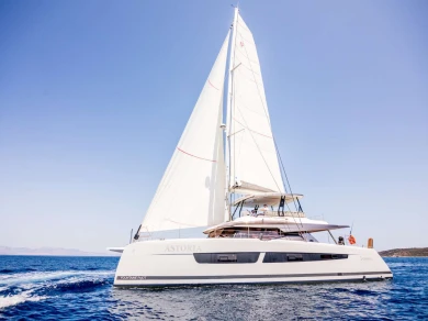 Luxury Yacht rental with or without captain Fountaine Pajot Athènes