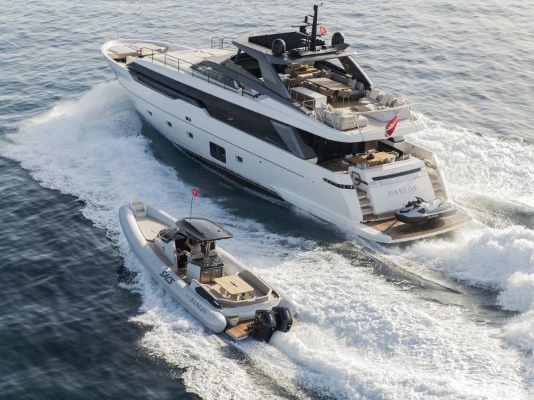 Location Yacht San Lorenzo avec permis
