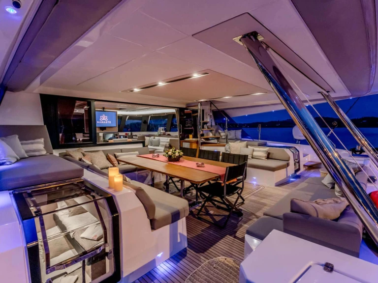 Fountaine Pajot NAMASTE (SAMANA) a louer à Athènes