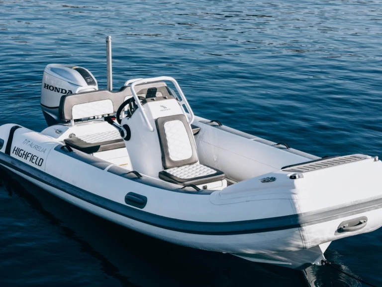 Location bateau Athènes pas cher AURELIA