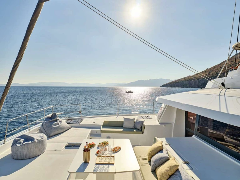 Location bateau Athènes pas cher SAHANA
