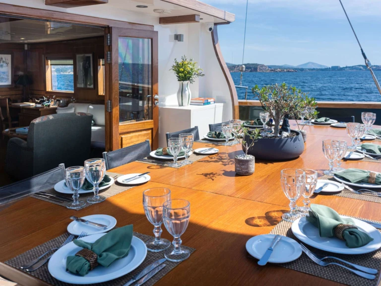 Location Yacht Custom Gulet-Motor Sailor avec permis
