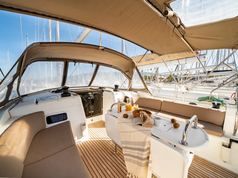 Location bateau Jeanneau Sun Odyssey 519 à Piso Livadi sur Samboat
