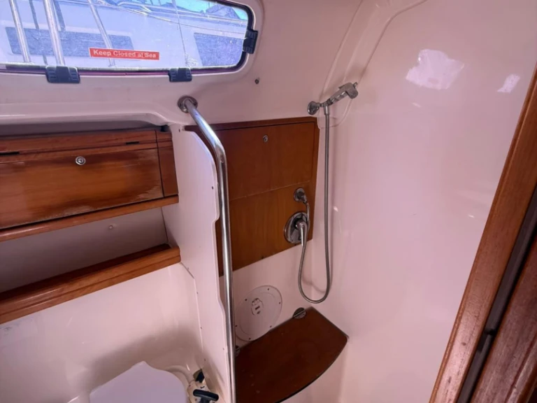 Location bateau Lávrio pas cher Bavaria 42 Cruiser