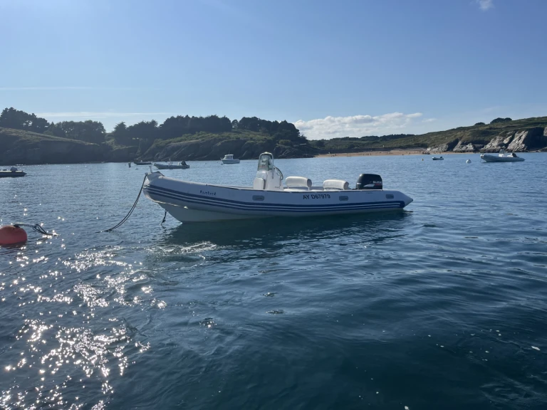Louer Semi-rigide avec ou sans skipper Bombard à Locmaria