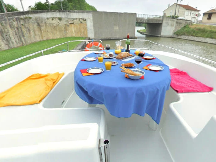 Location bateau Saint-Gilles du Gard pas cher Salsa B