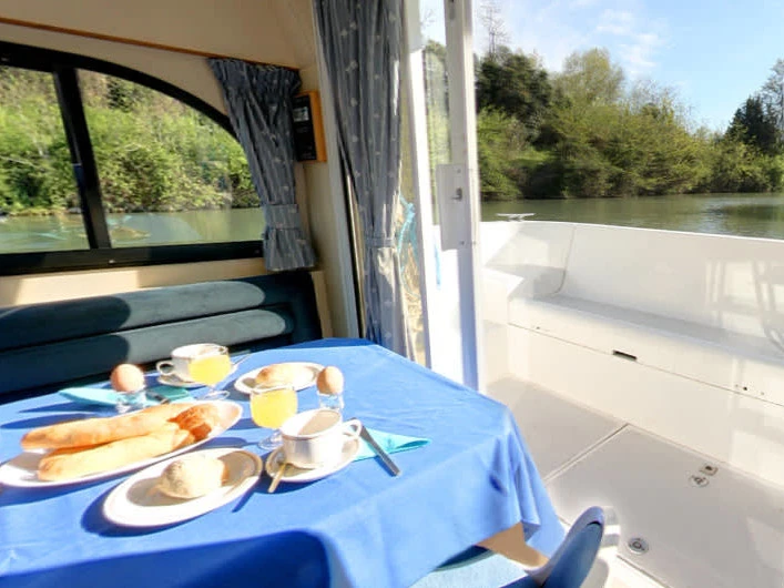 Location Bateau à moteur à Castelnaudary - Le Boat Caprice