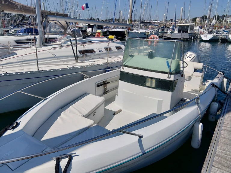 Location Bateau à moteur Jeanneau avec permis
