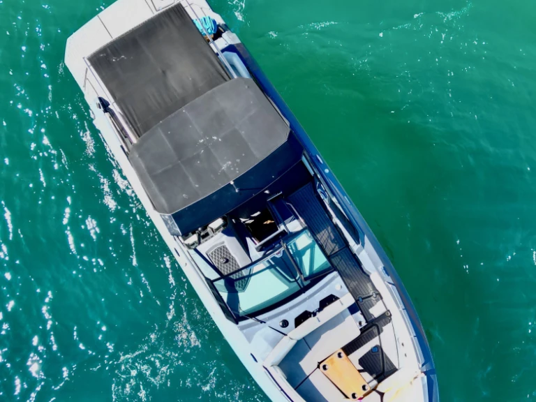 Location Bateau à moteur Cruisers avec permis