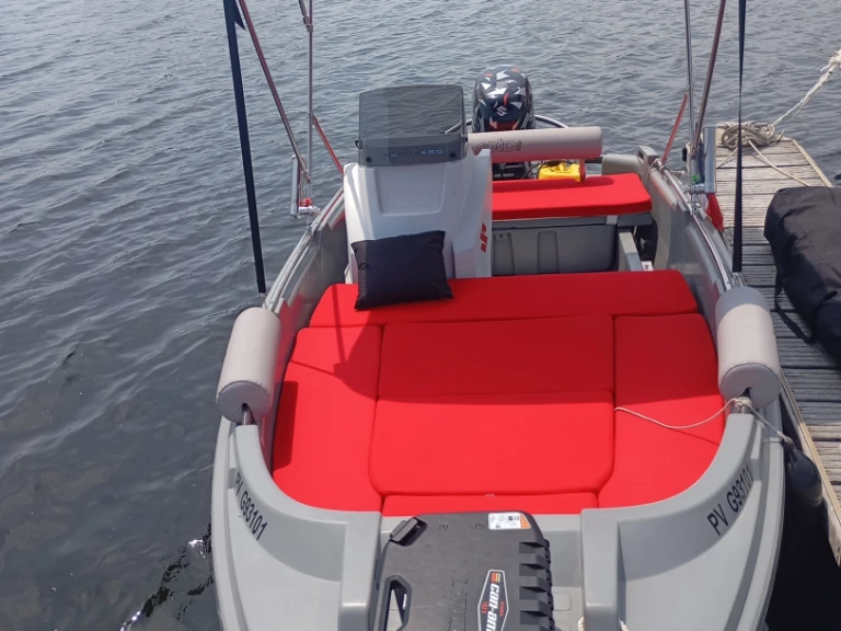 Bateau à moteur à louer à Port Leucate au meilleur prix