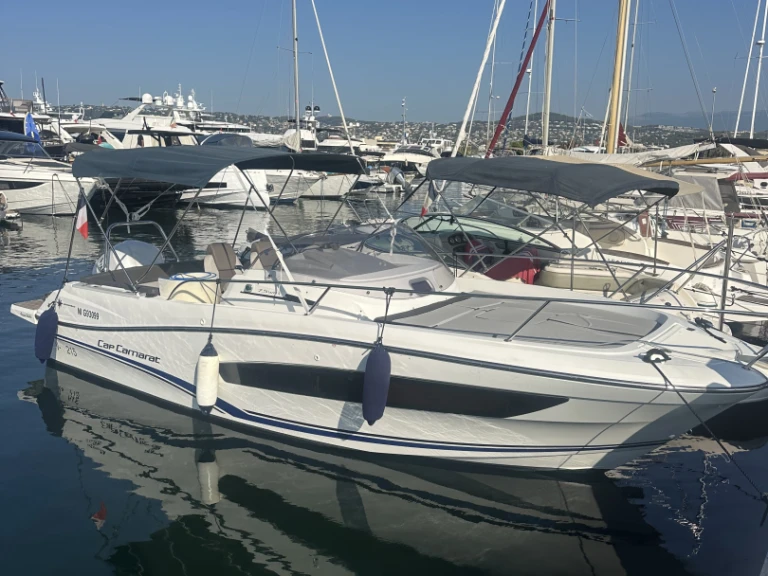 Bateau à moteur à louer à Antibes au meilleur prix