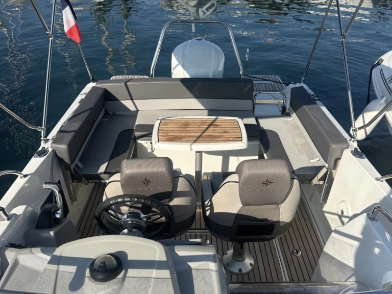 Location à Antibes - Jeanneau Cap Camarat 7.5 WA sur SamBoat