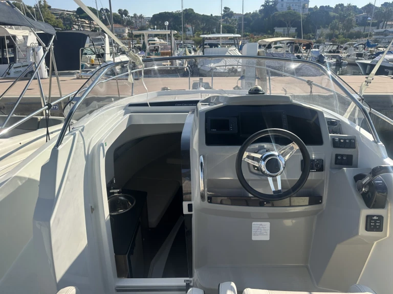 Location bateau Antibes pas cher Cap Camarat 7.5 WA