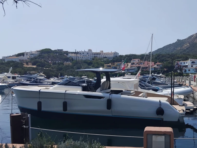 Bellini Yachts Astor 36 a louer à Porto Cervo