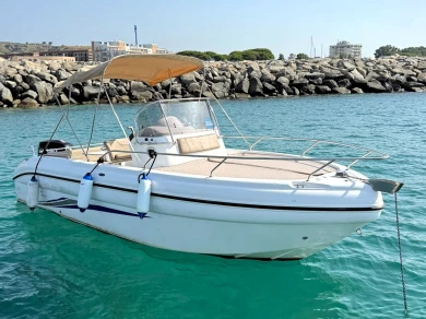Motorboat for rent Italie at the best price