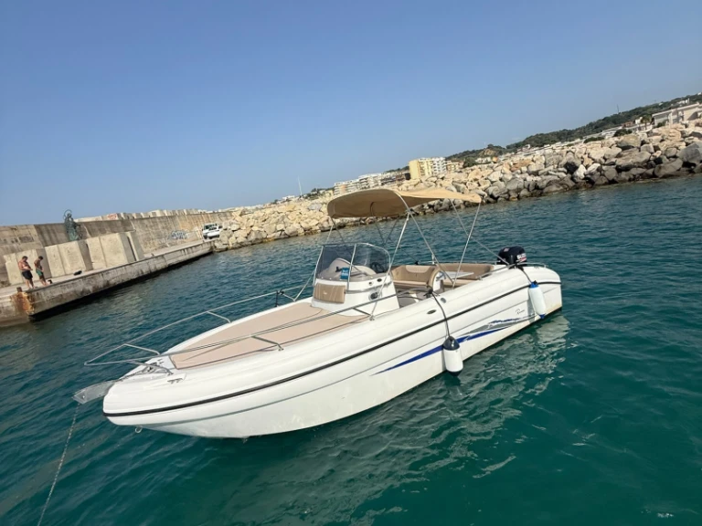 Ranieri Shadow 24 S a louer à Italie