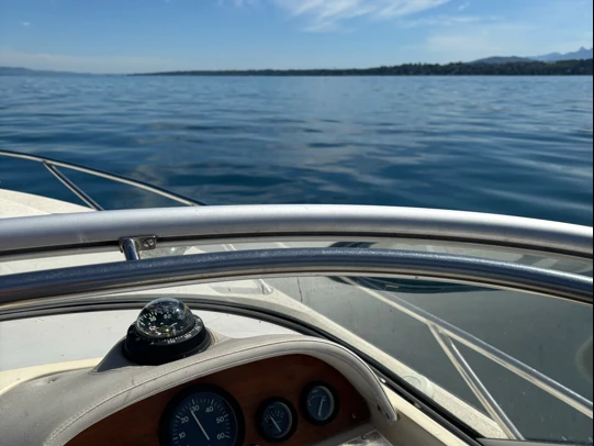 Location Bateau à moteur à Genève (District) - Windy 7500