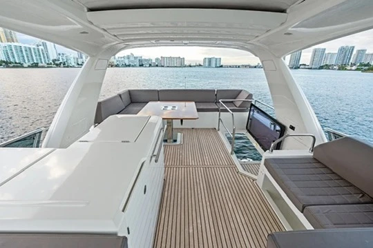Location bateau Miami Beach pas cher 630 Flybridge
