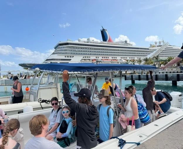 Bateau à moteur à louer à Nassau au meilleur prix