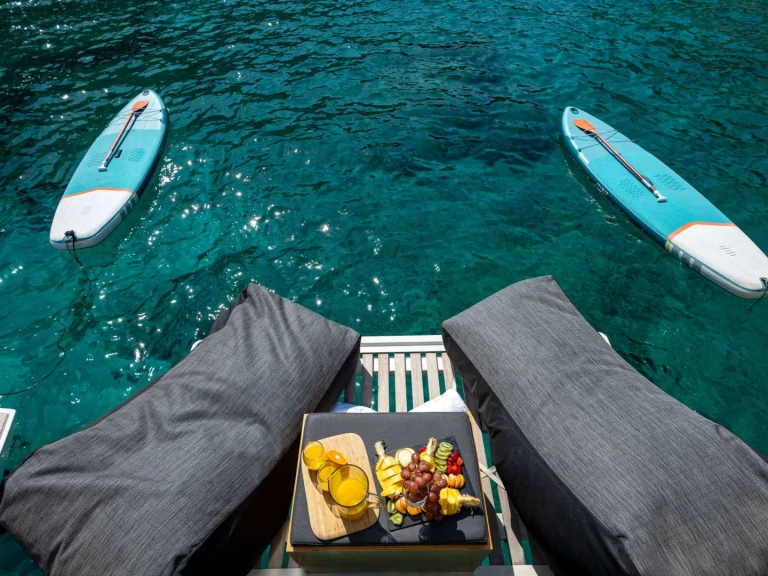Catamaran à louer à Athens Marina au meilleur prix