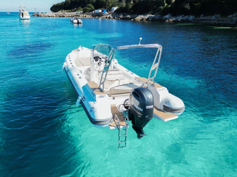 Location bateau Mandelieu-la-Napoule pas cher Tempest 700