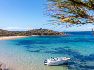 Yacht charter Bastia Port cheap Cap Camarat 6.5 WA