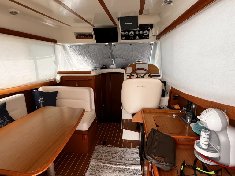 Location bateau Jeanneau Merry Fisher 925 Fly à Real Club Marítimo de Huelva sur Samboat