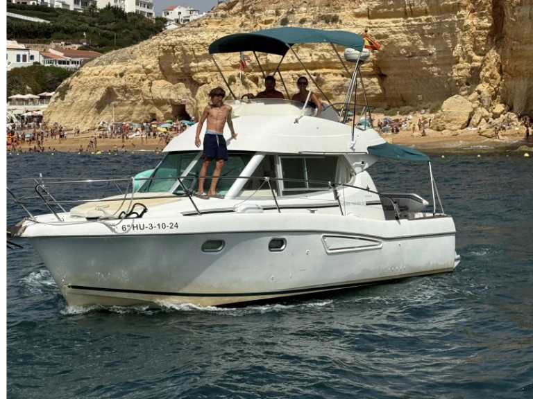 Bateau à moteur à louer à Real Club Marítimo de Huelva au meilleur prix