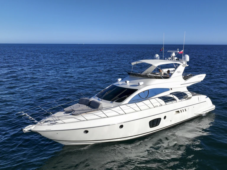 Location Bateau à moteur Azimut avec permis