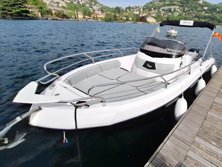 Ranieri Voyager 23 s a louer à Côme (Ville)