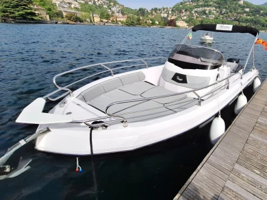 Ranieri Voyager 23 s a louer à Côme (Ville)